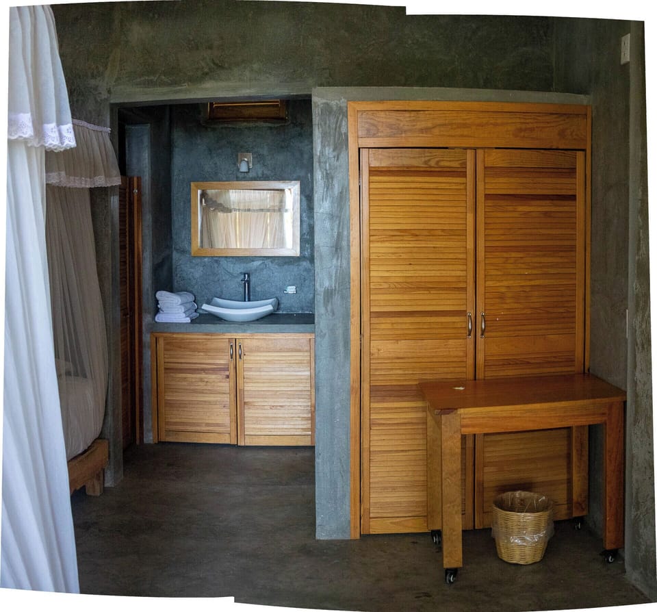 Basic Triple Room, Balcony, Garden View | Bathroom | Shower, towels, soap, shampoo