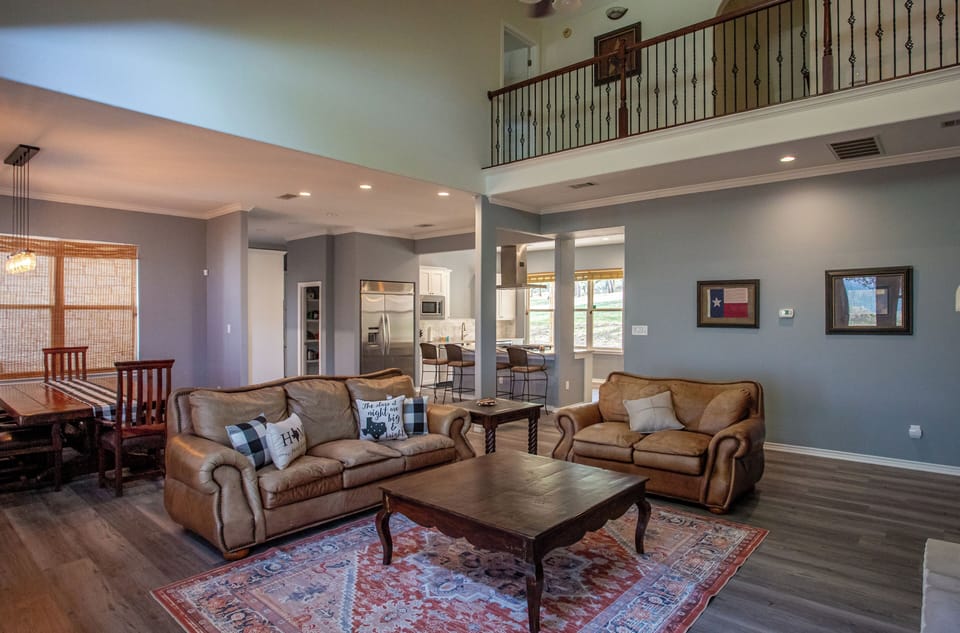 House, 6 Bedrooms, Lake View | Living area | Fireplace