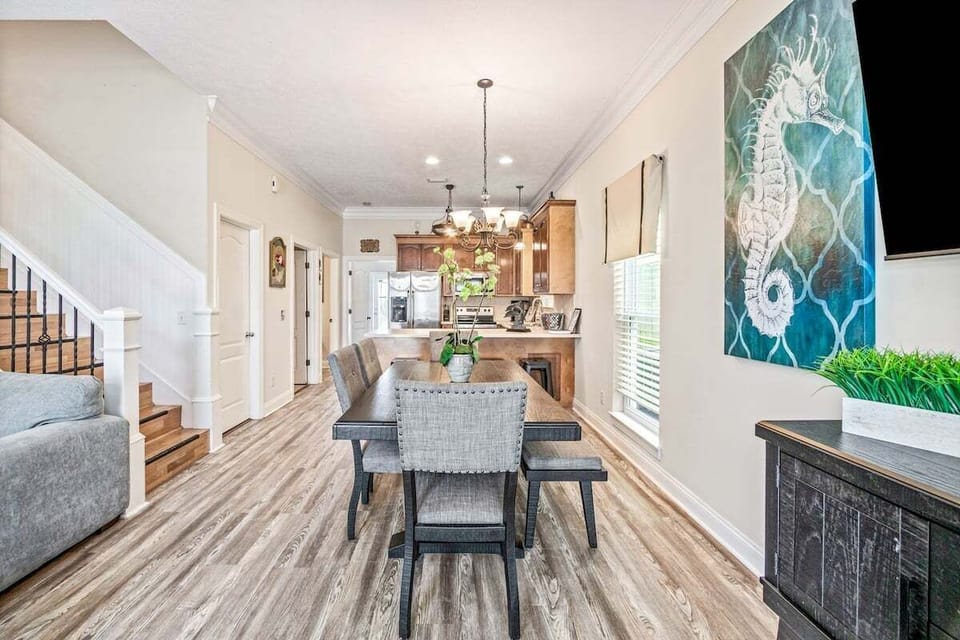 A centrally located kitchen and dining room, the heart of the house, perfect for cooking, dining, and gathering with loved ones!