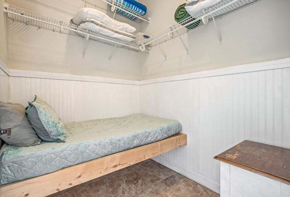 Charming twin space in the first-floor poolside room, featuring a single bed and a quaint nightstand.