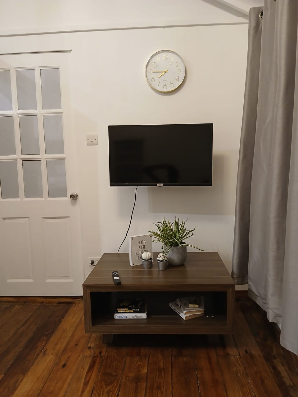 Apartment, 1 Bedroom, Balcony, Beach View | In-room safe, individually decorated, individually furnished, desk