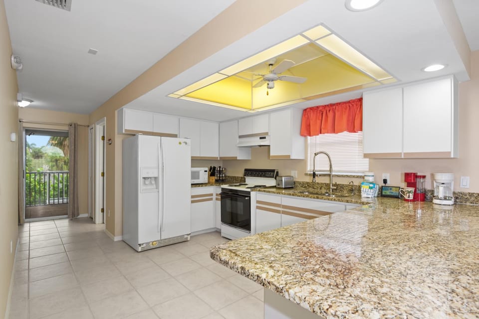 House, Multiple Beds (Beach Villa B) | Private kitchen | Oven, toaster