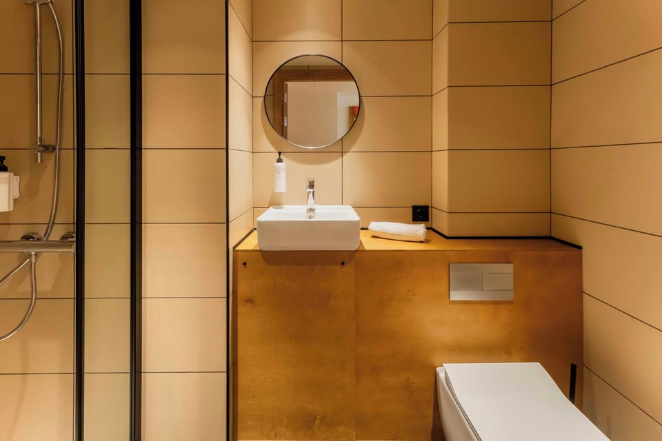 Twin Room | Bathroom | Shower, eco-friendly toiletries, towels, soap
