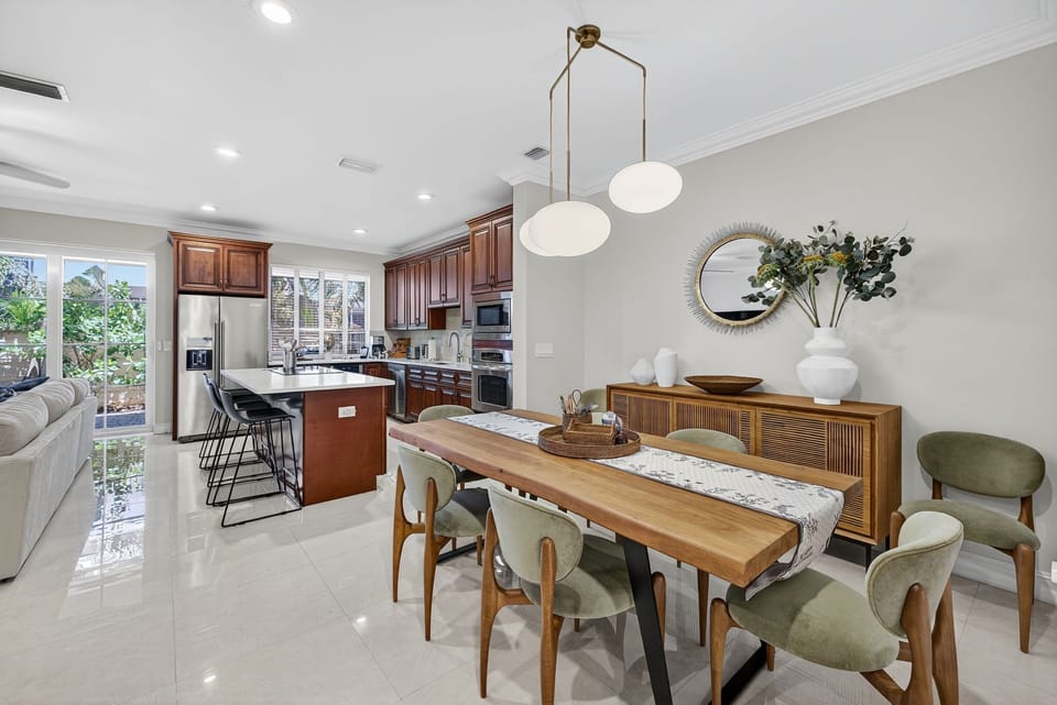 Luxury Townhome, 3 Bedrooms, Courtyard View | Living area | 65-inch Smart TV with digital channels