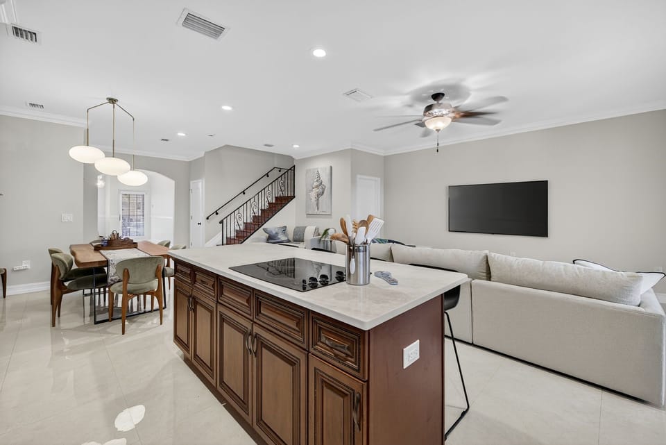 Luxury Townhome, 3 Bedrooms, Courtyard View | Private kitchen | Coffee/tea maker, electric kettle, toaster