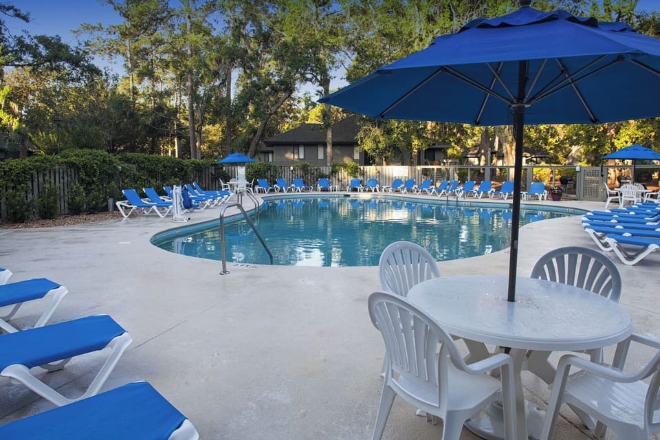 Stretch out poolside and enjoy the breezy afternoon air.