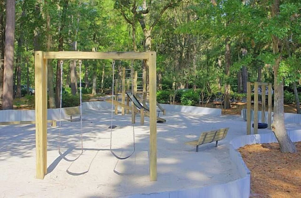 Let kids play freely on the sandy swings and tire swing.