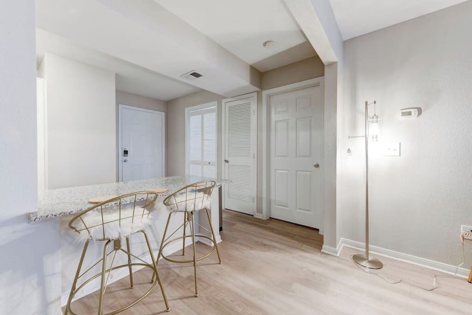 Dining area w/ table seating, perfect for shared meals