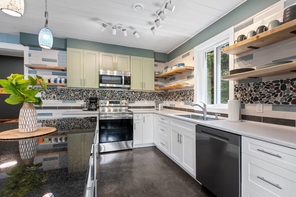 Full kitchen