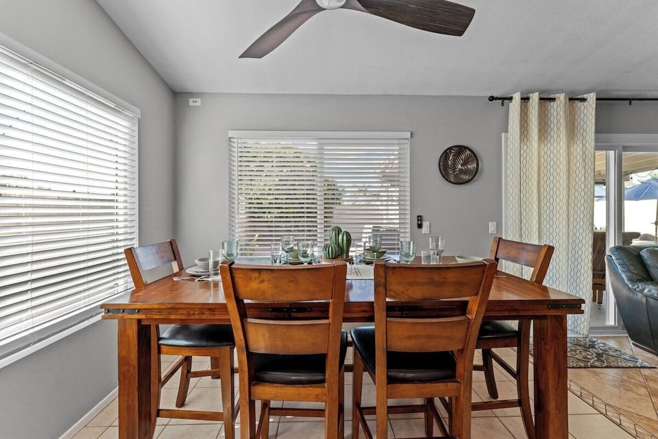 With ample seating and a stylish ambiance, this space is perfect for enjoying home-cooked meals or takeout from local eateries.