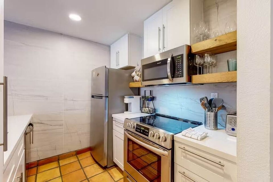 Fully Equipped Kitchen with Stainless Steel Appliances, sleek floating shelves