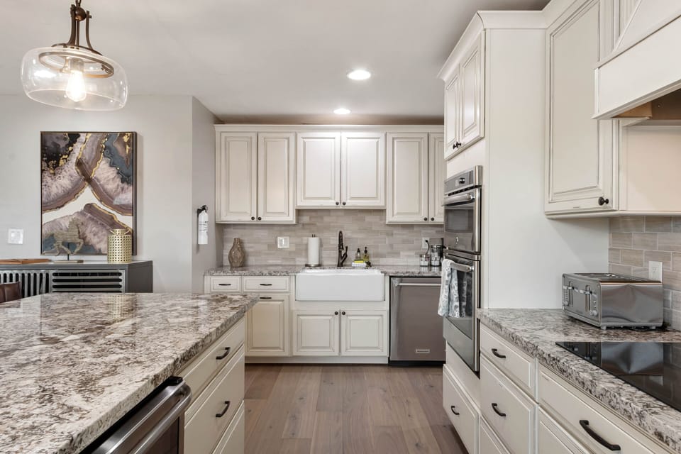 Fully Equipped, updated Kitchen