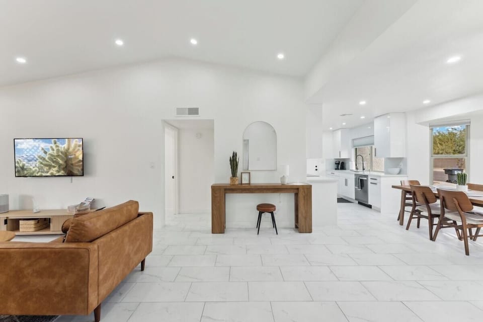 Lots of Light, Contemporary Design and Open Layout