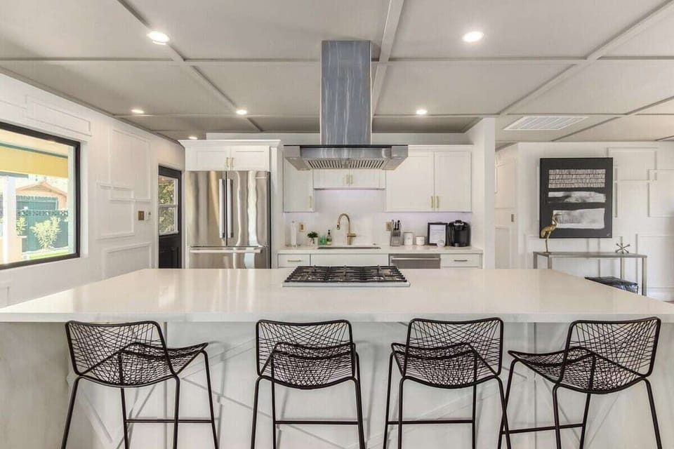 Fully Equipped, Modern Kitchen with Stainless Steel appliances