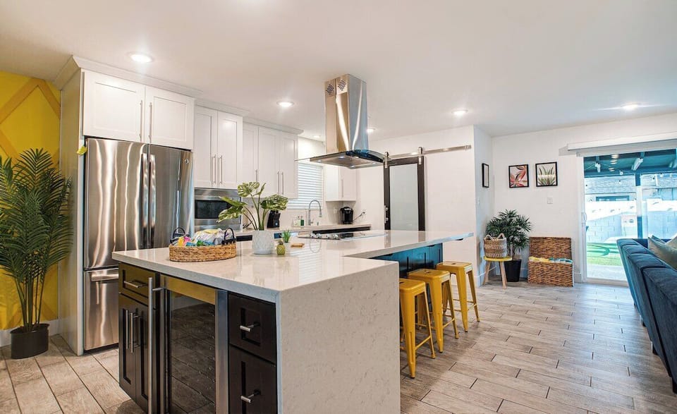 Fully Equipped Kitchen with Stainless Steel Appliances