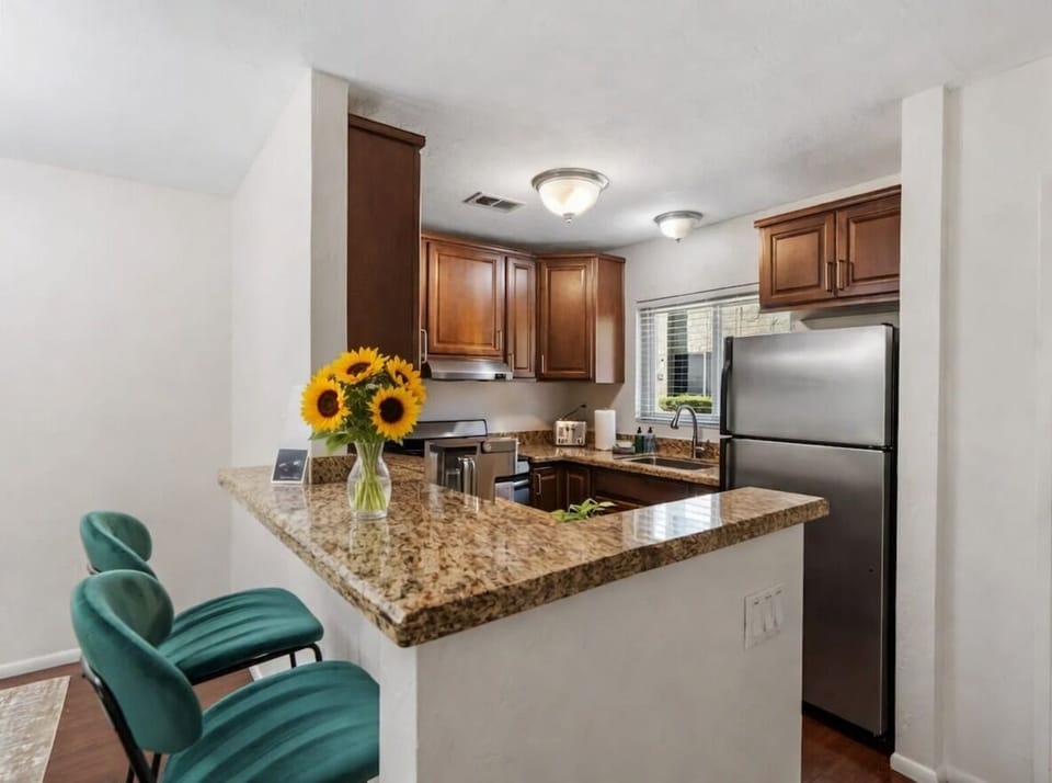 Fully Equipped Kitchen - Stainless Steel Appliances, Keurig