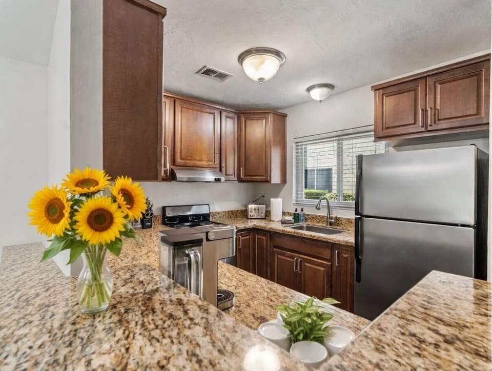 Fully Equipped Kitchen - Stainless Steel Appliances, Keurig