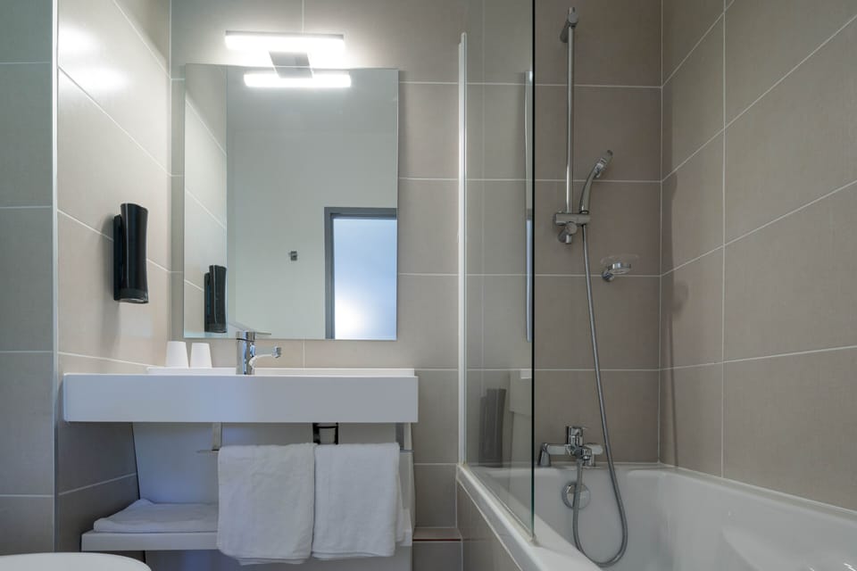 Triple Room | Bathroom | Shower, hair dryer, towels