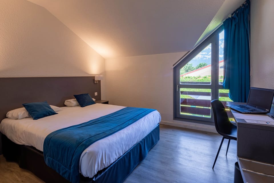 Standard Room | In-room safe, desk, soundproofing, free cribs/infant beds