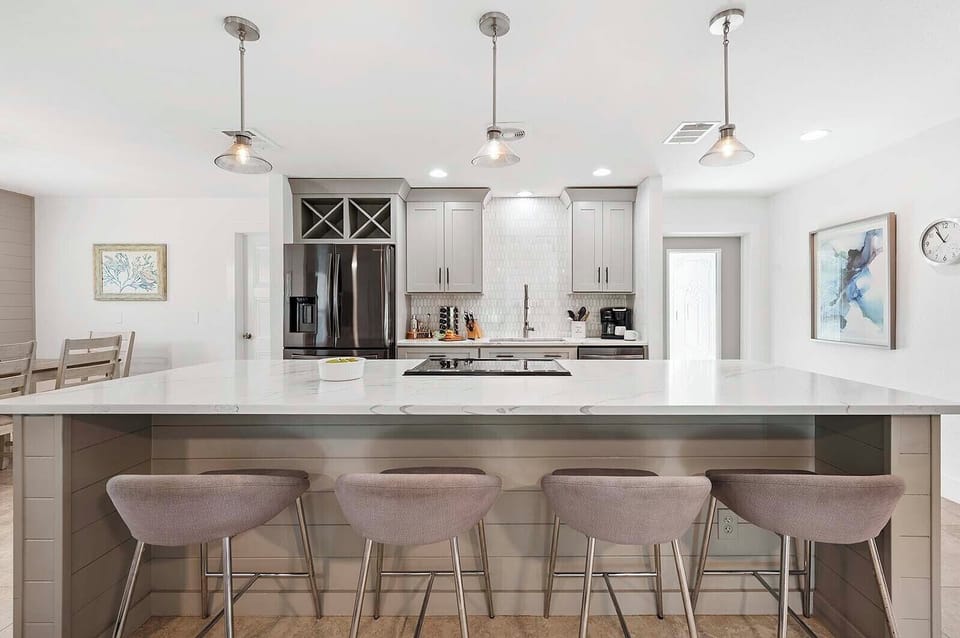 Additional Seating at the Kitchen Island