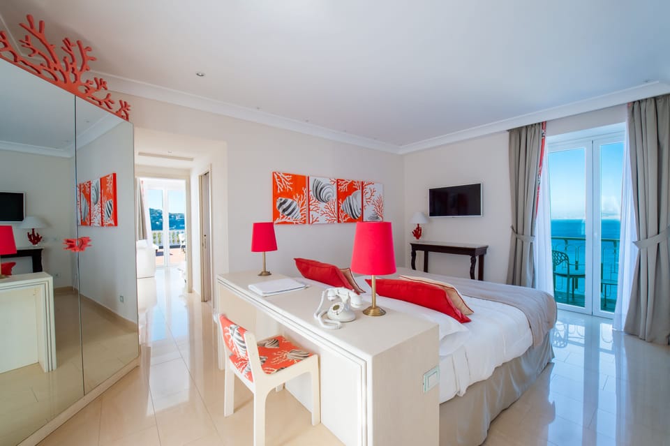 Suite, terrazza,vista mare | Premium bedding, minibar, in-room safe, individually decorated