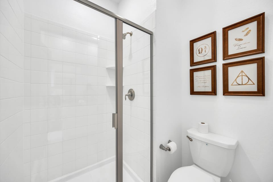 Shared bathroom on the first floor for 2 ground bedrooms. 