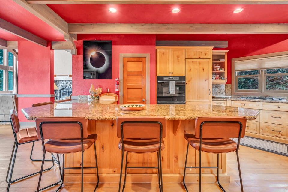 Kitchen: Ninja coffee maker, Sub-Zero fridge, Dacor dual oven, Whirlpool dishwasher