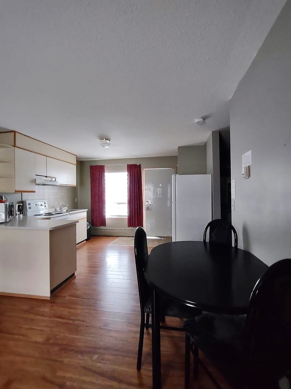 Executive Suite, 1 Bedroom, Non Smoking, Kitchen | Private kitchen | Fridge, microwave, coffee/tea maker