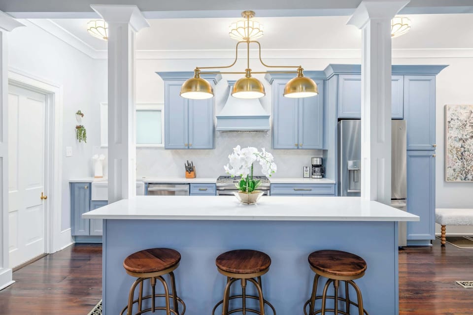Kitchen with large island