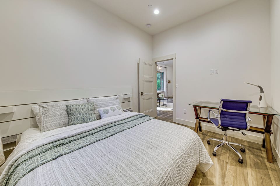 Bedroom | Queen Bed | Linens Provided | Workspace