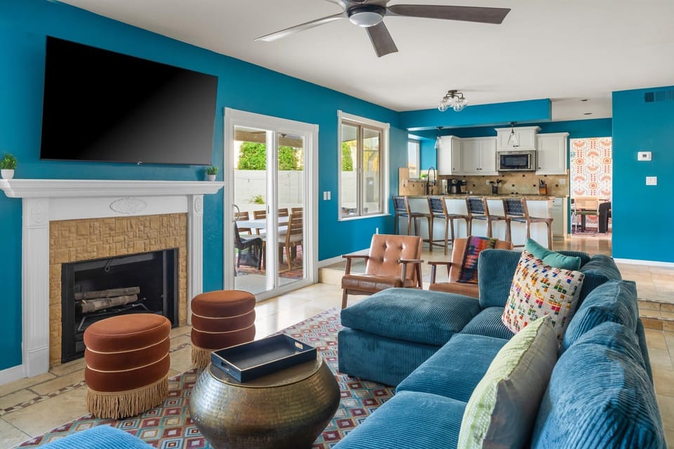 Ladies and gentlemen, your colorful command center for relaxation!