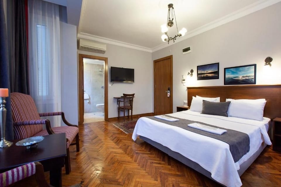 Deluxe Room, Sea View | Free minibar, in-room safe, blackout drapes, soundproofing