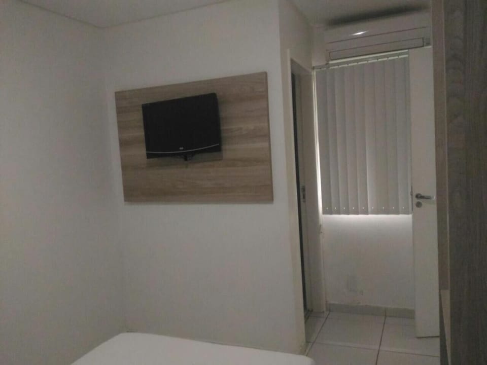 Standard Single Room | Bathroom | Shower, hair dryer, towels