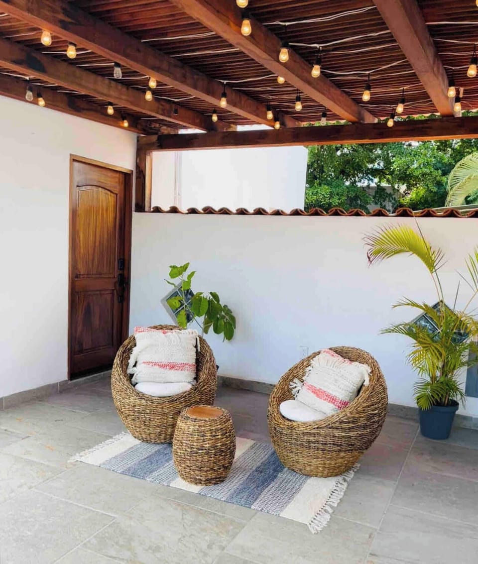 House, 4 Bedrooms, Balcony | Living area