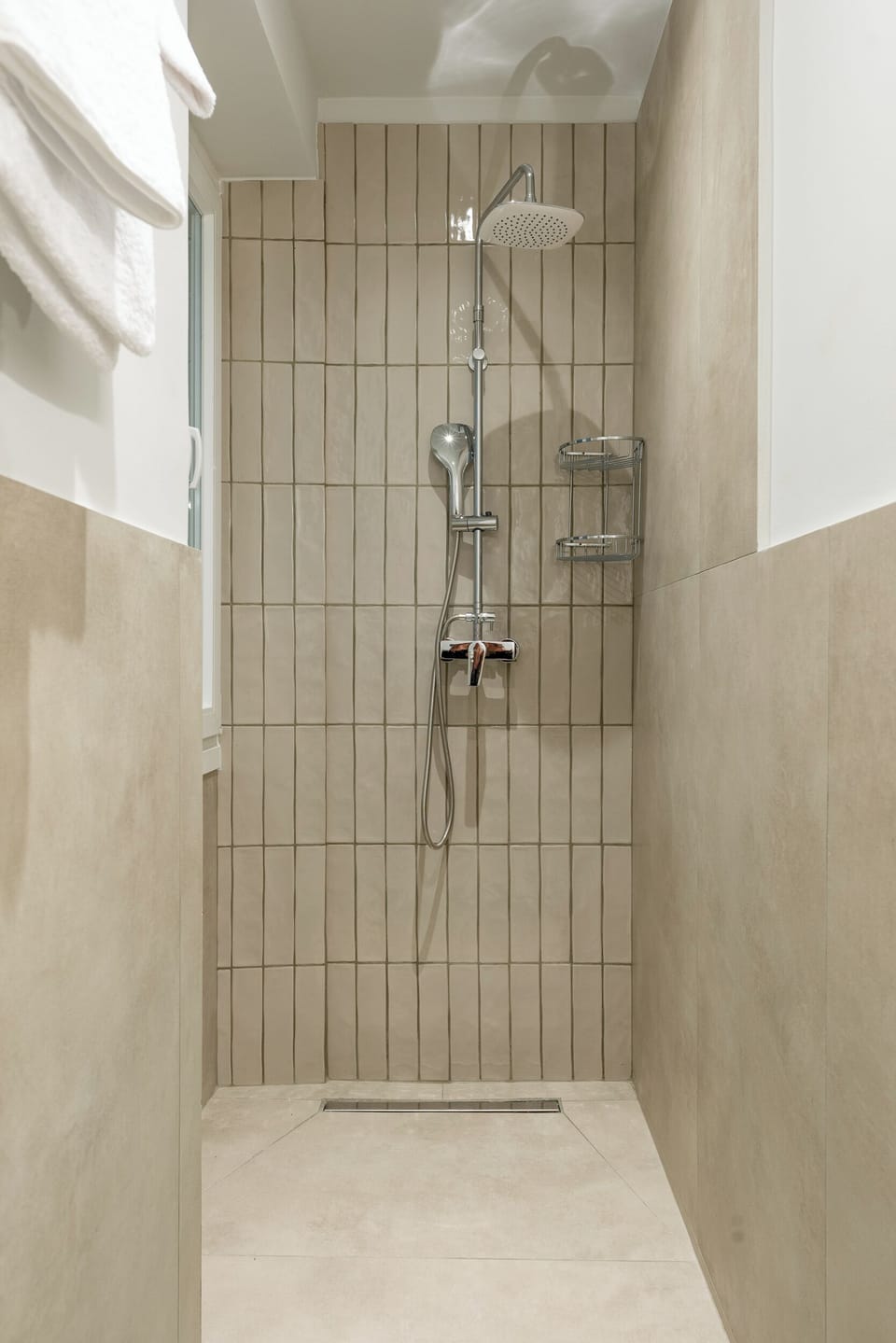 Studio, 1 Double Bed | Bathroom | Shower, hair dryer, towels, toilet paper