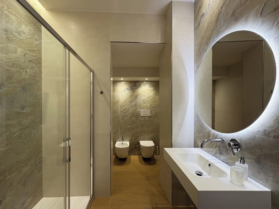 Deluxe Double Room, Courtyard View | Bathroom | Bidet
