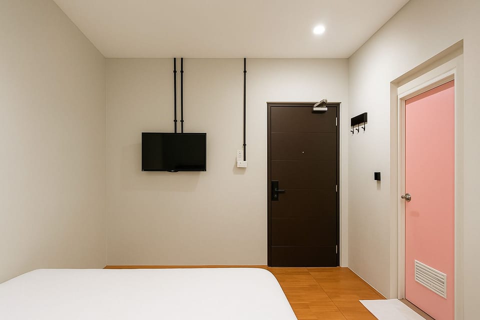 Deluxe Double Room, 1 Queen Bed | Desk, free WiFi