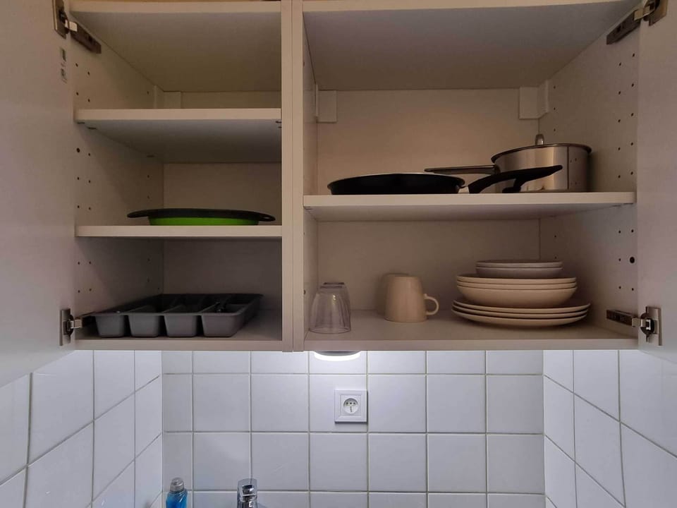 Classic Single Room | Private kitchen | Microwave