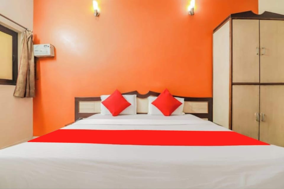 Deluxe Double Room, Air conditioning | Hypo-allergenic bedding, desk, soundproofing, free WiFi