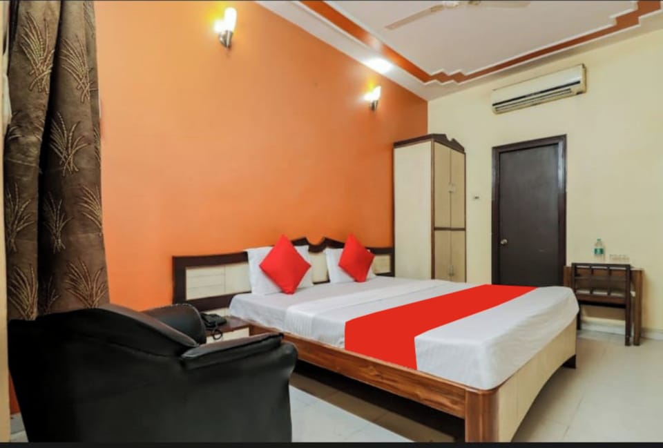 Deluxe Double Room, Air conditioning | Hypo-allergenic bedding, desk, soundproofing, free WiFi