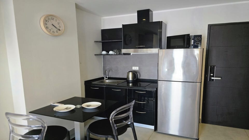 Fridge, microwave, stovetop, cookware/dishes/utensils