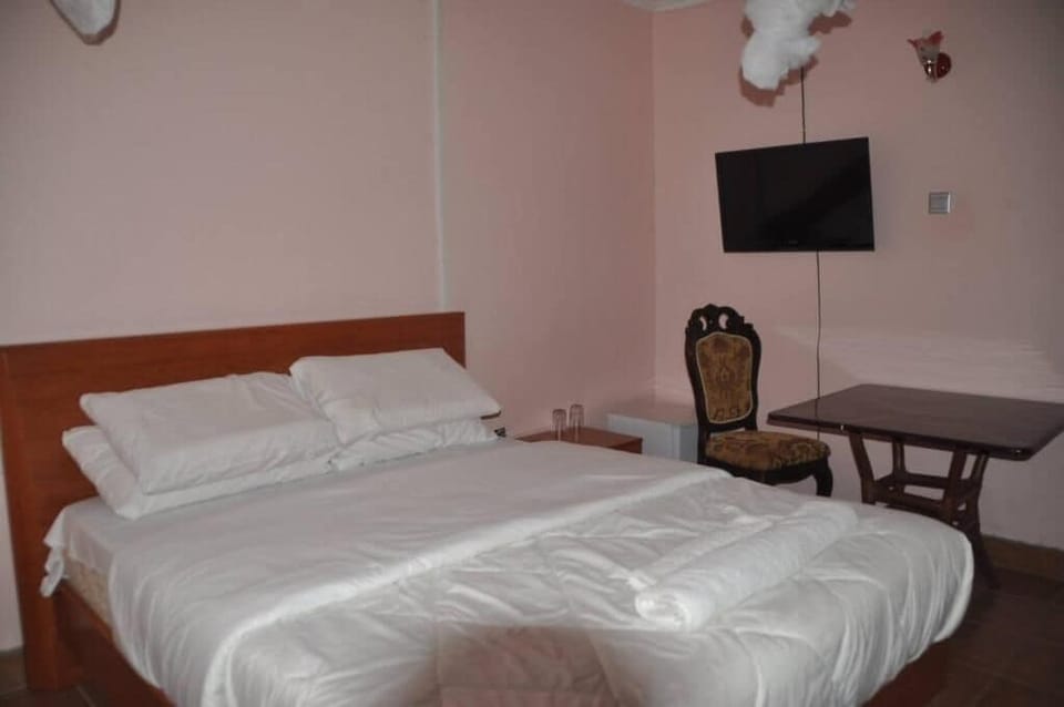 Standard Double Room, Pool View | Free WiFi, bed sheets