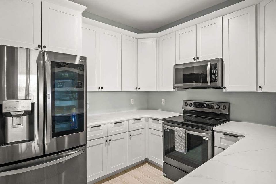 Fuel up for a day of adventure or wind down with a late-night snack. This kitchen has everything you need and more.