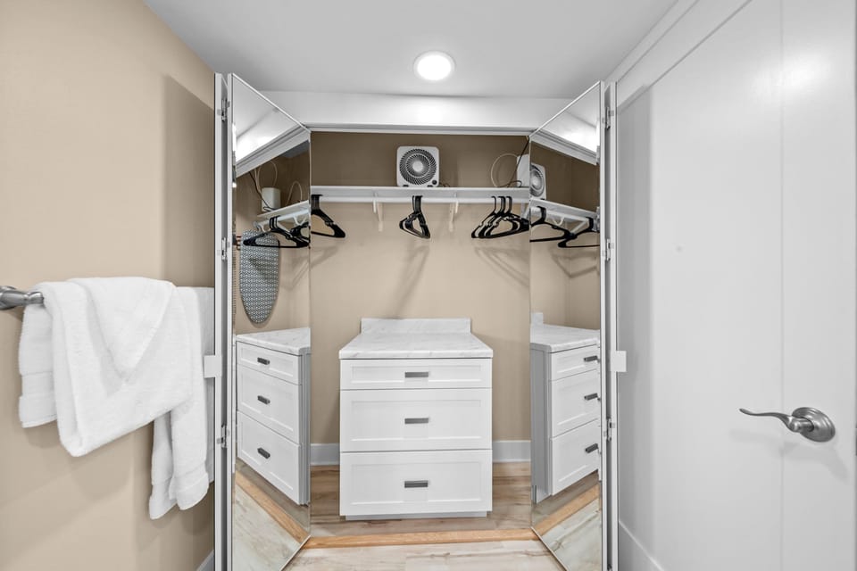 House | 1 bedroom, desk