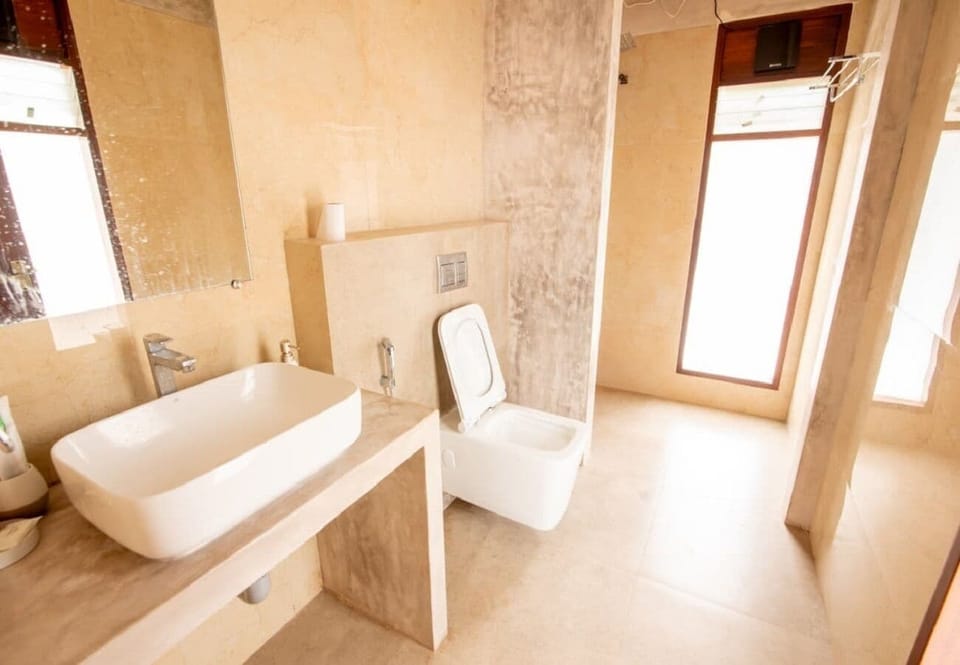 Luxury Villa, 4 Bedrooms, Garden View | Bathroom | Combined shower/tub, rainfall showerhead, free toiletries, towels