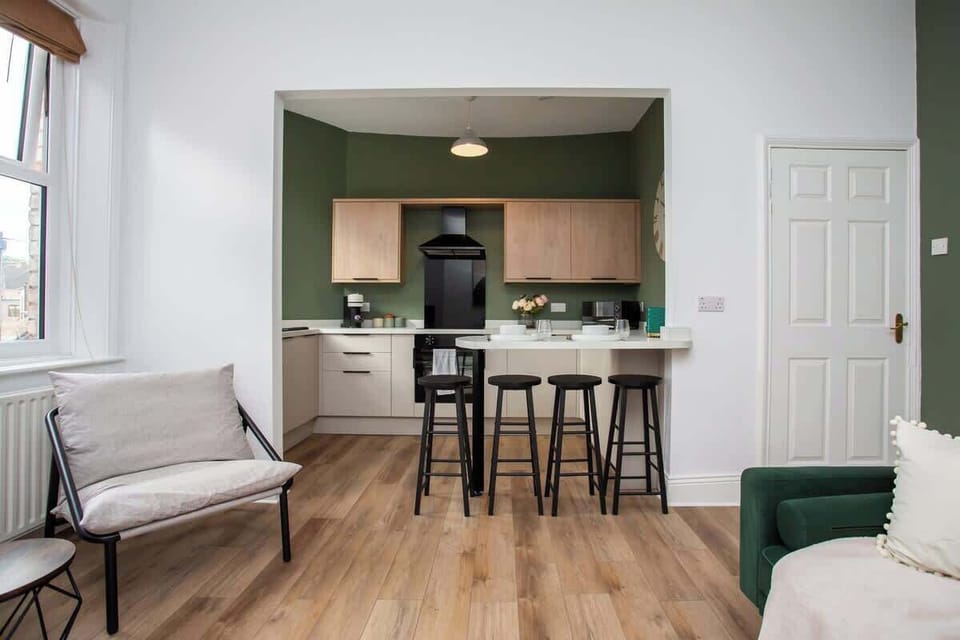 Stylish layout combining comfort and functionality, featuring a relaxed lounge and a fully equipped kitchen.