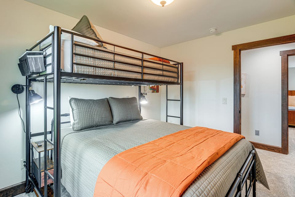 House (3 Bedrooms) | Interior