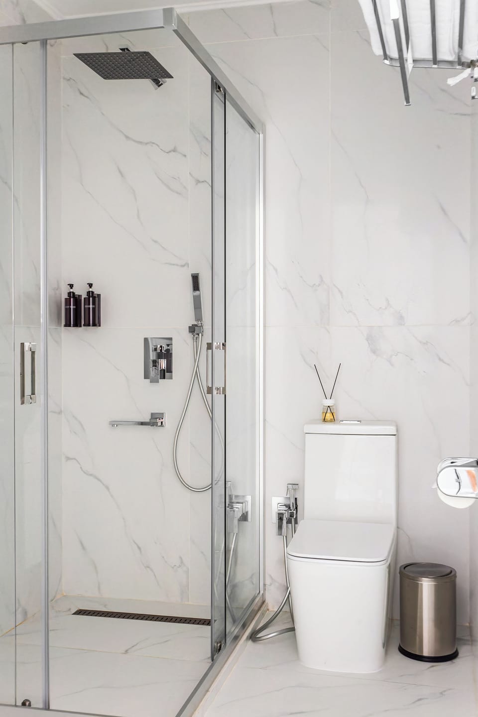 Shower, hair dryer, slippers, bidet