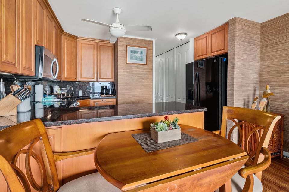 Condo, 1 Bedroom | Private kitchen | Fridge, oven, coffee/tea maker, toaster