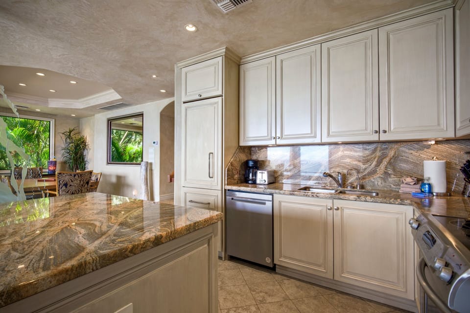 Condo, 2 Bedrooms | Private kitchen | Coffee/tea maker, fridge, oven, stovetop